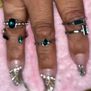 5 Rings 1 Green bracelet Costume Jewelry Rings different sizes from 5-7